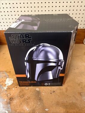 Star Wars The Black Series The Mandalorian Helmet SEALED